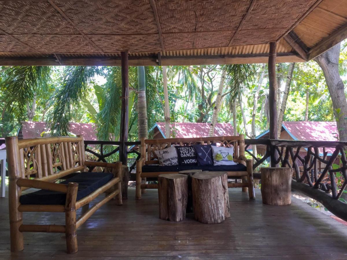 Beach House Resort And Dive Center Mambajao Exteriér fotografie